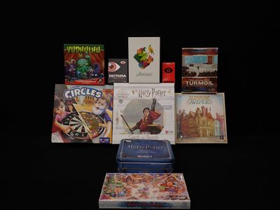 de nombreux jeux présentés sur un fond noir