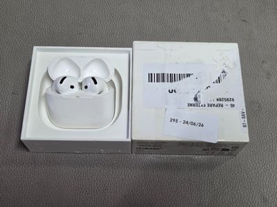 une boîte blanche contenant une paire d'AirPods