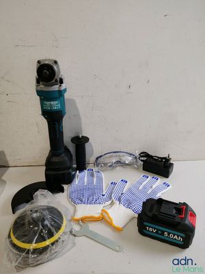 many tools that are sitting on a table