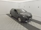 une photo d'une voiture grise dans un garage