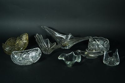 Réunion de 8 verreries divers comprenant :