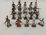 de nombreuses figurines de différentes tailles et couleurs