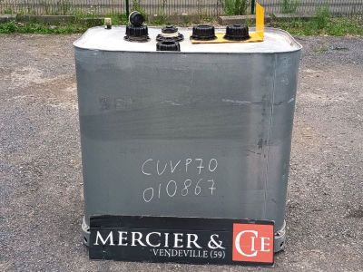 a sign that says mercier and ice on the side of the road