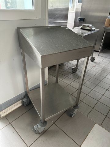 Pupitre inox sur roulettes ouvrant un abattant