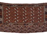 un tapis marron et noir sur fond blanc