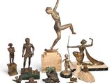 de nombreuses figurines posées sur une surface blanche
