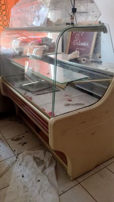Vitrine froide service arrière JORDAO avec groupe froid inté…