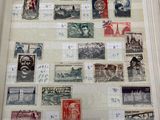 un livre avec beaucoup de timbres