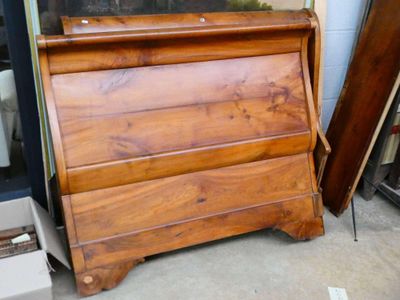 Cadre de lit en noyer et placage de noyer à chevet et pied d… - Photo 1