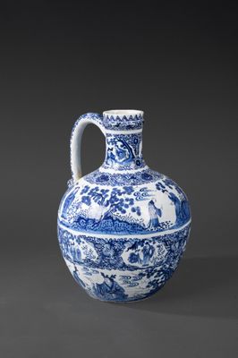 Delft, début du XVIIIe Pichet balustre en faience décorée en…