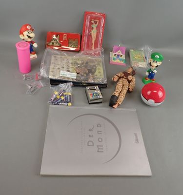 a lot of items that are sitting on a table