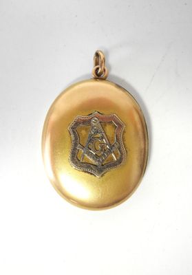 une image représentant un cadenas doré orné d'un blason
