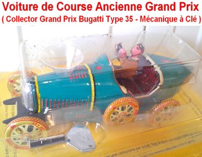 un petit train qui se trouve dans une boîte en plastique
