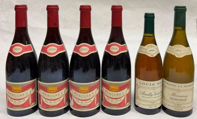 plusieurs bouteilles de vin sont alignées sur une table