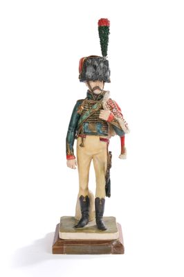 figurine représentant un soldat avec une pipe et un chapeau sur la tête