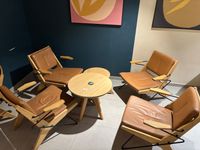 Ensemble de quatre fauteuils + deux tables