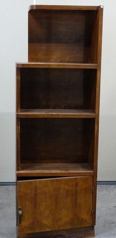 Bibliothèque vers 1950 à trois étagères et une porte : 60c30xH : ...
