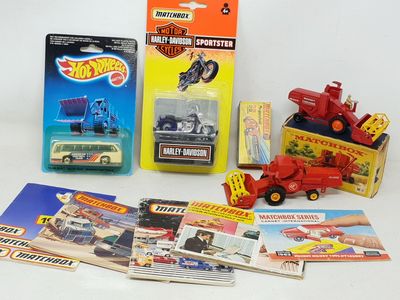 Lot comprenant : HOT WHEELS American Football bus (Malaysia …