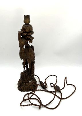 ASIE. Pied de lampe en bois sculpté représentant un oiseau f…