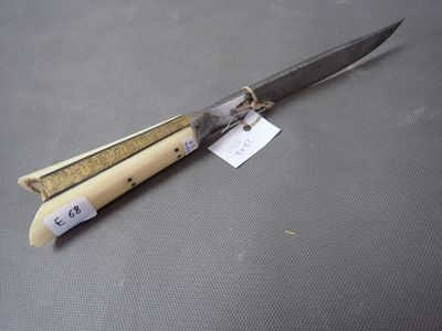 Couteau pakistanais, lame fer forgé gravée, poignée en laito…