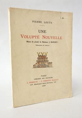 un vieux livre sur lequel figure l'image d'un château