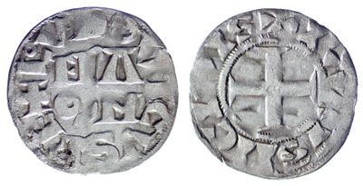 une pièce d'argent avec une croix au recto et une croix au verso