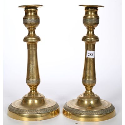 paire de chandeliers anciens en laiton