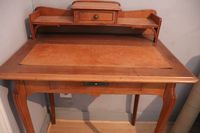 Petit bureau bonheur du jour en bois naturel, sous main de c… (photo 3)
