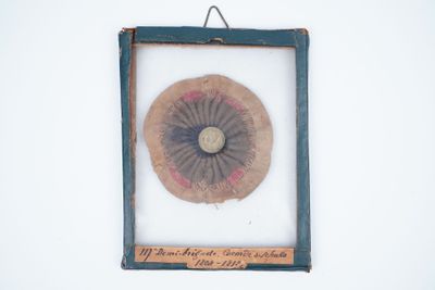 a picture of a picture of a flower in a frame