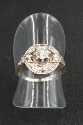 an image of a ring with a diamond in it