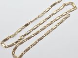 un lot de trois bracelets à chaîne dorés