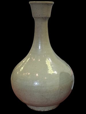 COREE, vers 1900 Vase pansu au long col Porcelaine en émail …