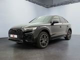 une Audi QX 2020 grise garée dans un garage