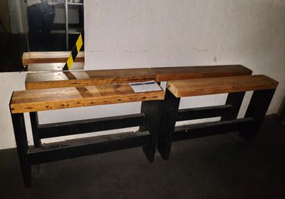 SUR DÉSIGNATION 8 consoles en bois