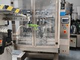 une machine qui se trouve à l'intérieur d'un bâtiment