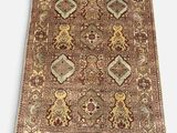 un tapis persan ancien orné d'éléphants et de lions
