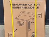 packaging of a box with a picture of a machine inside of it