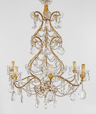 un lustre en laiton et cristal à cinq lumières