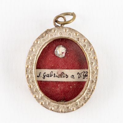 a picture of a locke with a message on it