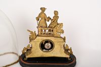 Pendule en bronze ciselé et doré. (photo 5)