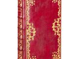 un vieux livre rouge aux tranches dorées et à la bordure dorée