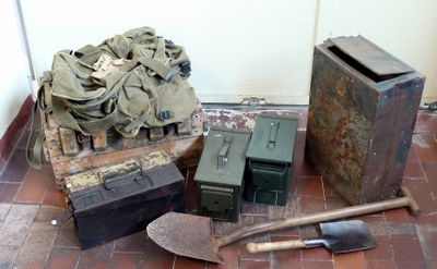 many items that are on the floor next to each other