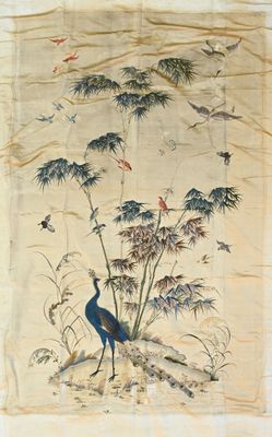 une image représentant une peinture représentant des oiseaux et des plantes accrochée au mur