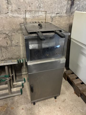 Friteuse inox électrique 2 bacs en 380v. En l’état