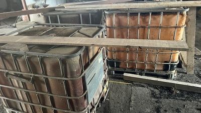 Lot DE Cuves EN L Etat