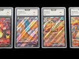 Quatre cartes Pokémon différentes sont alignées sur un fond noir