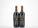 deux bouteilles de vin posées sur une table