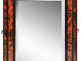 un miroir à cadre rouge et noir sur fond blanc