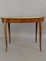Table écritoire de forme rognon en bois de placage à décor d… (photo 2)
