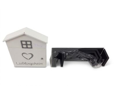 une photo en noir et blanc d'une petite maison et une photo en noir et blanc d'un chien